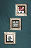 Çini Sanatı, Nar Ağacı, Fatma Ana Eli (Hamsa) Taş Duvar Tablosu Çerçeveli Duvar Dekoru 3 Parça Tablo Seti Wall Art