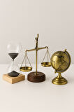 Ofisinize Masaüstü Dekoratif 3’lü Ofis Masa Seti Metal Dünya Küresi Manyetik Kum Saati Pirinç Terazi