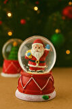 Yeni Yılın En Güzel Hediyesi Dekoratif Yılbaşı Led Işıklı 6,5 cm Noel Baba Figürlü Kar Küresi Hediye