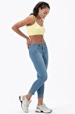 Kadın Normal Bel, Arka Yüksek Bel Full Likralı Slim Mom Jeans Dar Kesim Kot Pantolon