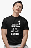 This Guy Is One Awesome Friend Baskılı Arkadaş Kanka Hediye %100 Pamuk Siyah Tişört