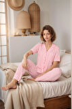 Kadın Boydan Düğmeli Kısa Kollu Boru Paça Pembe & Beyaz Çizgili Pamuklu Pijama Takımı