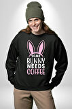 Bazı Pembe Tavşanların Kahveye İhtiyacı Var  Erkek Kadın Unisex Dijital Baskılı Siyah Sweatshirt