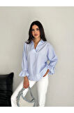 Arkası Asimetrik Yırtmaç Kesim Detaylı Cizgili Bluz Gömlek - Mavi