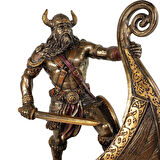 Knarr Gemisi Üstünde İskandinav Viking Savaşçısı Biblo