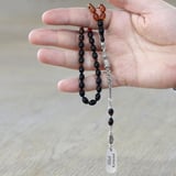 Ateş Kehribar Tesbih - Metal Püsküllü - Süzme Bala Siyah Renk - İsme Özel Yazılı - Arpa Kesim