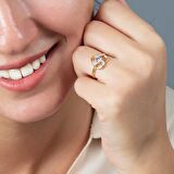 Zirkon Tektaşlı Kalp Tasarım Gold Renk 925 Ayar Gümüş Kadın Yüzük