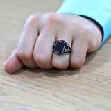 Siyah Oniks Taşlı Kama Detaylı 925 Ayar Gümüş Erkek Yüzük