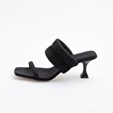 LEXİ AÇIK KARE BURUN 7CM İNCE TOPUK BÜZGÜ DETAY TOPUKLU TERLİK