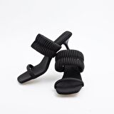 LEXİ AÇIK KARE BURUN 7CM İNCE TOPUK BÜZGÜ DETAY TOPUKLU TERLİK