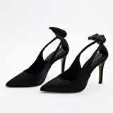 ELSE KAPALI SİVRİ BURUN 10CM İNCE TOPUK PENCERE DETAY FİYONKLU PARLAK ABİYE STİLETTO - TOPUKLU AYAKKABI