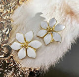 Beyaz Zarif Çiçek Model Küpe