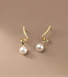 Zarif Kıvrımlı İnci Model Küpe