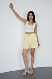 Kadın Sarı Kemerli Şort