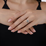 0.39 Karat Damla Formlu Pırlanta Yüzük