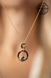 Swarovski Taşlı Çift Halka ve Tektaş Model Rose Kaplama Gümüş Crystal Kolye
