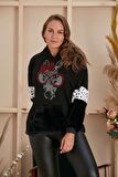 Kol ve Cep Peluş Detaylı Taş Baskılı Büyük Beden Siyah Sweatshirt