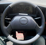 DİKİŞLİ DİREKSİYON KILIFI GRİ DERİ SİYAH DERİ SİYAH DİKİŞLİ ISUZU NPR İCİN