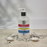 Yağlı ciltlere özel yüz bakım kremi, fazla yağ üretimini dengeler ve cildin matlaşmasına yardımcı olur. Hafif ve yağsız yapısıyla cildi nemlendirirken, gözeneklerin tıkanmasını önler. Parlamayı kontrol altına alır, ciltte ferah ve sağlıklı bir görünü