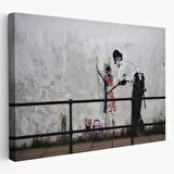Kız Çocuğunu Arayan Polis, Banksy Dekoratif Kanvas Tablo, Duvar Dekoru 5010