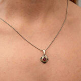 Supertrend Gümüş Kırmızı Taşlı Gül Model Kadın Kolye