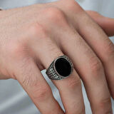 Supertrend Gümüş Oniks Taşlı Örgü Desenli Erkek Yüzük