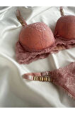 Kadın Pembe Dantelli Zincir Detaylı Balenli Destekli Dolgulu Sütyen Takımı Iç Çamaşırı Takımı