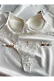 Kadın Beyaz Dantelli Zincir Detaylı Balenli Destekli Dolgulu Sütyen Takımı Iç Çamaşırı Takımı