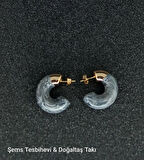 Gri Mermer Desenli Altın Uçlu Kadın Küpe – Modern Yarım Halka Model