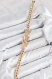 Pirinç Zirkon Taşlı Kelebek Model Gold Renk Kadın Bileklik 5886