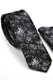 Beyaz Motif Desenli Siyah Dokuma Kumaş Mendilli Slim Fit Kravat  / SDK-220715