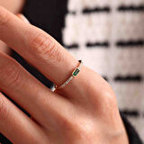 Yarım Tur Altın Baget Yüzük Emerald