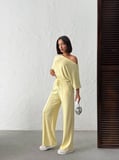 Kadın Rahat Kesim İkili Takım - Kısa Kollu Bluz ve Dikiş Detaylı Bol Paça Pantolonlu Set