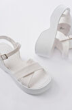 24414-1005 Beyaz Günlük Çapraz Dolgu Topuk Kadın Sandalet