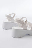24414-1005 Beyaz Günlük Çapraz Dolgu Topuk Kadın Sandalet