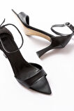 718 Siyah Cilt Sivri Burunlu Topuklu Bilekten Bağlamalı Kadın Ayakkabı