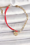 316L Çelik Gold Renk Zincir Kırmızı İp Model Sallantı Yonca Figür Kadın Bileklik - TJ-BB6867