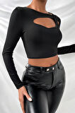 Kadın Siyah Göğüs Dekolteli Çapraz Askılı Uzun Kollu Crop Top Bluz