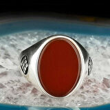 Şık Tasarımlı Oval Kırmızı Akik Taşlı 925 Ayar Gümüş Yüzük