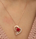 Özel Tasarım Kalp İçinde Gül Detaylı 925 Ayar Gümüş Kolye ROSE