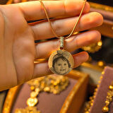 316L Paslanmaz Çelik Fotoğraflı İsimli Kolye Kişiye Özel Gravürlü Altın Renk Plaka Kolye