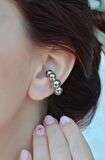 Bombeli Topçuklu Earcuff Gümüş Renk Balon Topçuklu Delik Gerektirmeyen Kıkırdak Küpesi