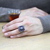 Mavi Kehribar Üzerine Hüsn-i Hat "33 Besmele-i Şerif" Yazılı Kale Tasarım 925 Ayar Gümüş Erkek Yüzük