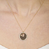 Zirkon Taşlı Bebek El Ayak Detaylı Gold Renk Kişiye Özel İsim Harf Yazılı 925 Ayar Gümüş Kadın Kolye