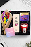 Çiçek Buketi & Godiva Çikolata & Rebul Bouquet Kolonya & Çilek Kokulu Bardak Mum Hediye Seti