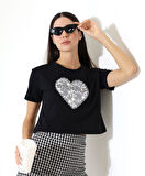 Kadın Kalp Dantel Detaylı Taşlı Crop T-shirt