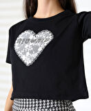 Kadın Kalp Dantel Detaylı Taşlı Crop T-shirt