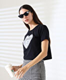 Kadın Kalp Dantel Detaylı Taşlı Crop T-shirt