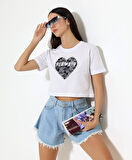 Kadın Kalp Dantel Detaylı Taşlı Crop T-shirt