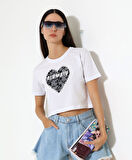 Kadın Kalp Dantel Detaylı Taşlı Crop T-shirt